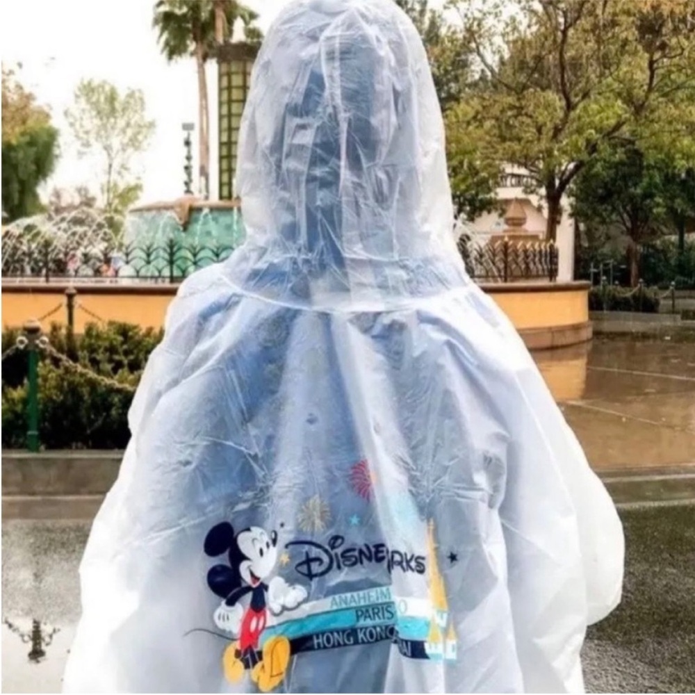 ❤️🔥Firm Price❤️🔥2 Disney World reusable rain jacket adult size (one size) - Picture 4 of 6